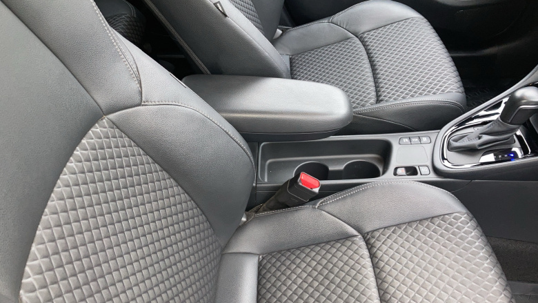 Toyota Yaris 1.5 Hybrid Dynamic 5dr CVT Hybrid Hatchback